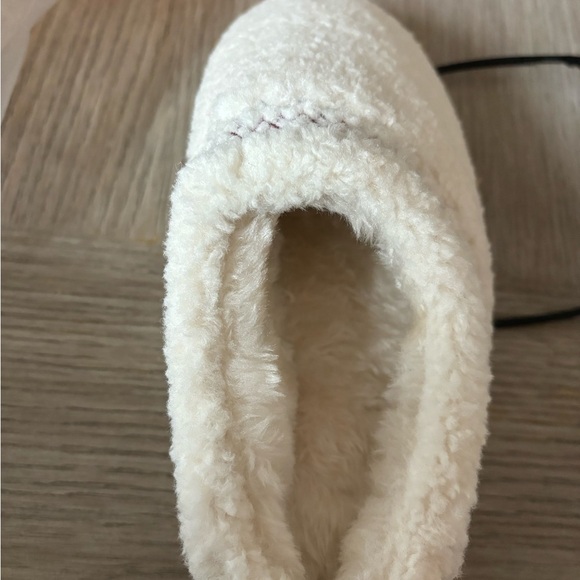 fuzzy slippers - Picture 4 of 4